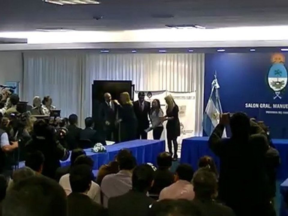 El Gobernador Capitanich,entrego certificados y Carnet  del ISER a Locutores y Operadores