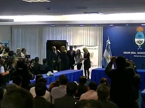 El Gobernador Capitanich,entrego certificados y Carnet del ISER a Locutores y Operadores