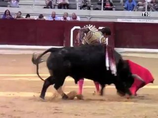 GRAN TARDE DE PERERA EN VITORIA Y OREJA A PAQUIRRI Y CASTELLA