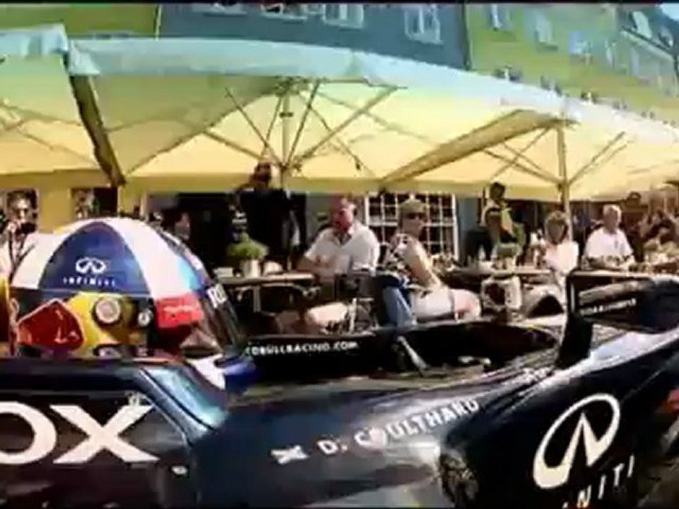 F1 - Coulthard guida per le strade di Copenhagen