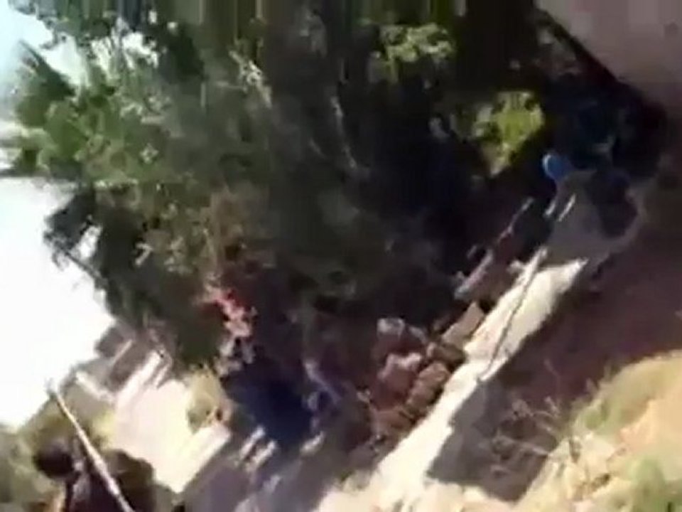 Syria فري برس اشتباكات بين الجيش الحر وكتائب الاسد في بصر الحرير 7 8 2012 ج1