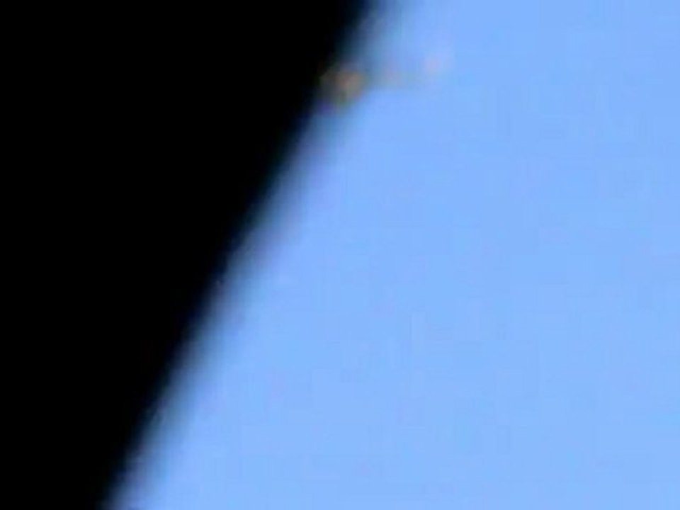 Syria فري برس  ريف دمشق تحليق وقصف الطيران الحربي على مدينه الزبداني 6--8--2012