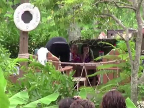 Katie Holmes is Back to Playing the Doting Mother With Suri