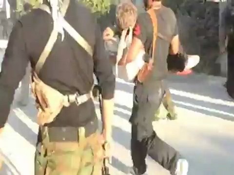 Syria فري برس ادلب كفرنبل سقوط قذيفة بين صفوف الجيش الحر وسقوط جرحى 7-8-2012ج1