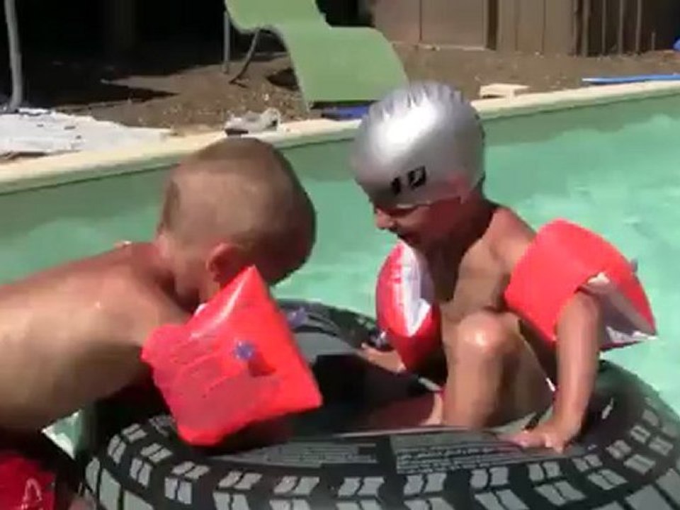 les enfants a la piscine aout 2012