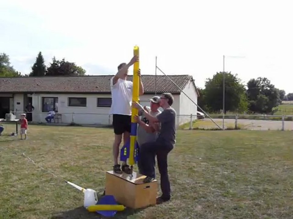 ADN 2012 - samedi 17h25 - préparation d'une grande fusée
