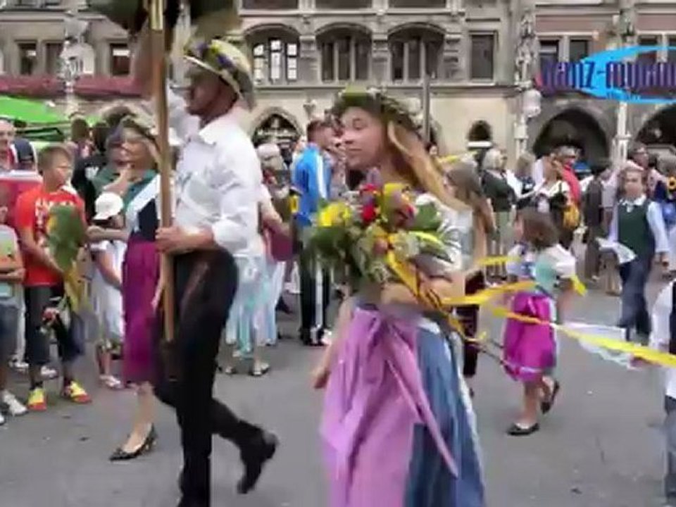 144. gärtnertag münchen 2012 am 07.08.2012 auf dem münchner viktualienmarkt