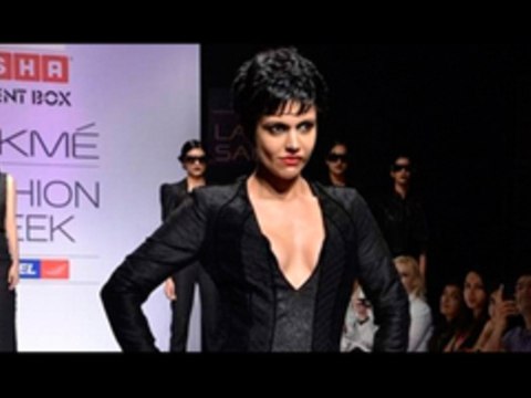 Mandira Bedi Looked Stunning @ Lakmé Fashion Week - Winter/Festive 2012