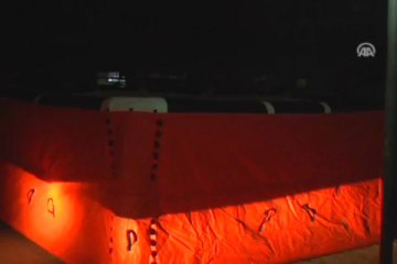 Balkona asılı kaldı