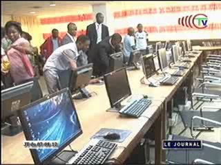 Don d’ouvrages diplomatiques à la bibliothèque du CNRTV