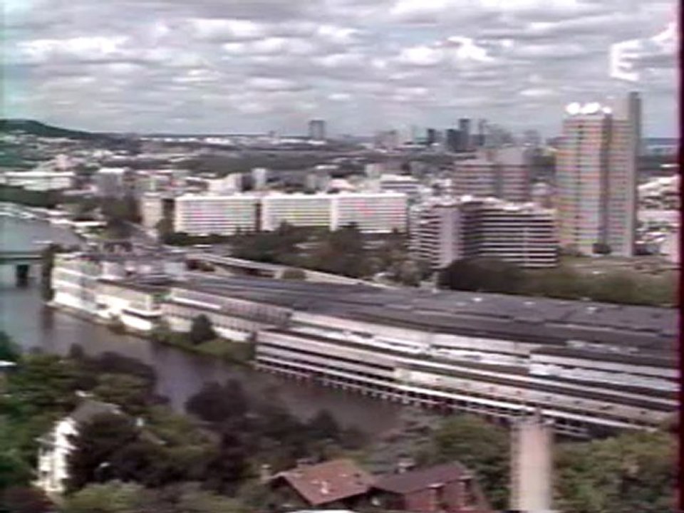 Documentaire "L'Île Seguin : De Renault à Pinault" (2002)