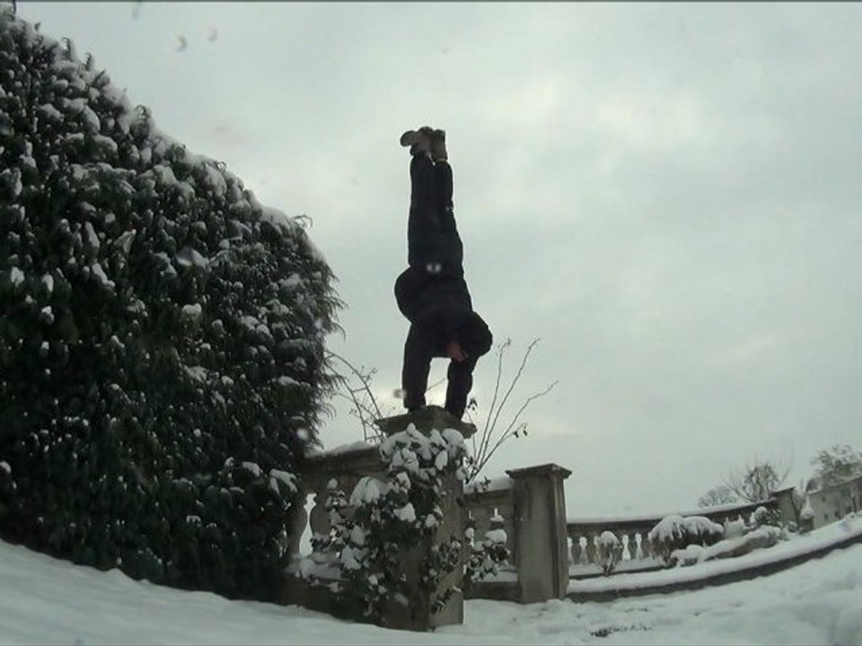 Maxcgb40 ( Maxime Lhez ) Free-running winter 2012_(1080p)