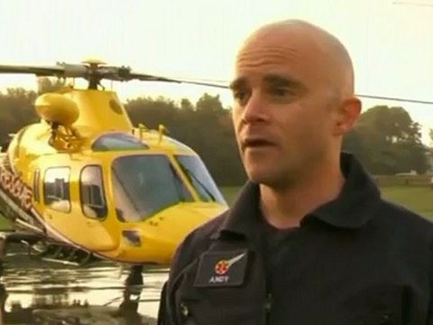 NZ rescuers airlift climbers