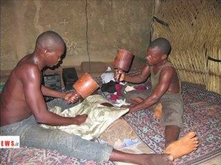 gli uomini importanti hanno i vestiti brillanti