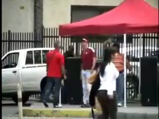 Hacen campaña al candidato del gobierno en la sede del Ministerio del Turismo