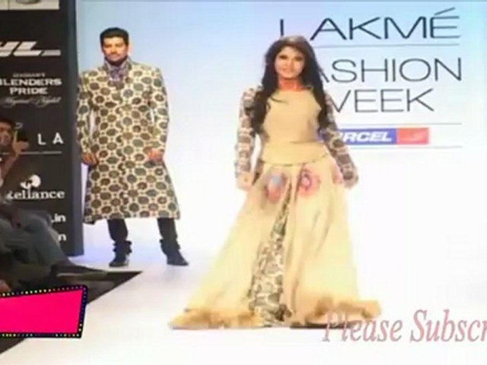 Hot Models Sizzle at the Ramp of LFW 2012
