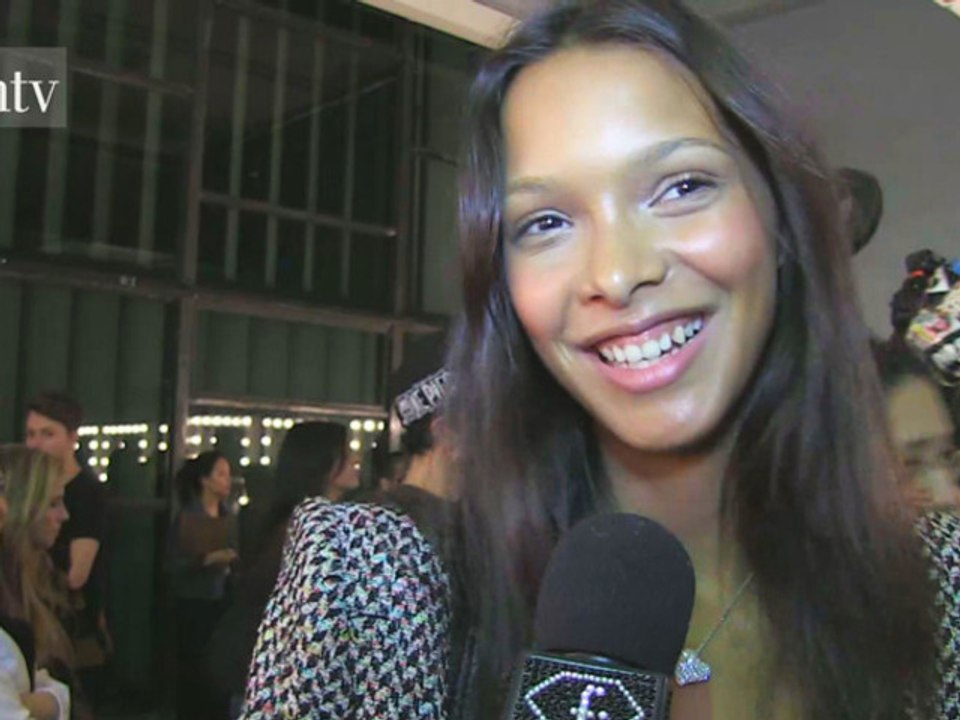 Models Backstage at Osklen Spring 2013 - SPFW | FashionTV