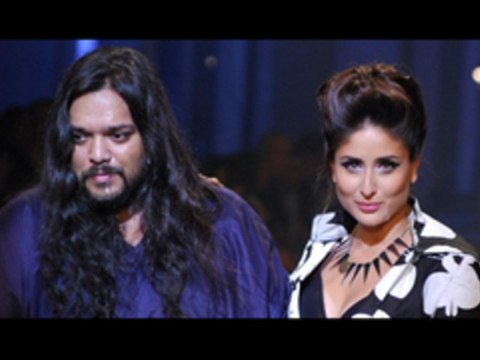 Beautiful Kareena Kapoor Closes Lakmé Fashion Week - Winter/Festive 2012