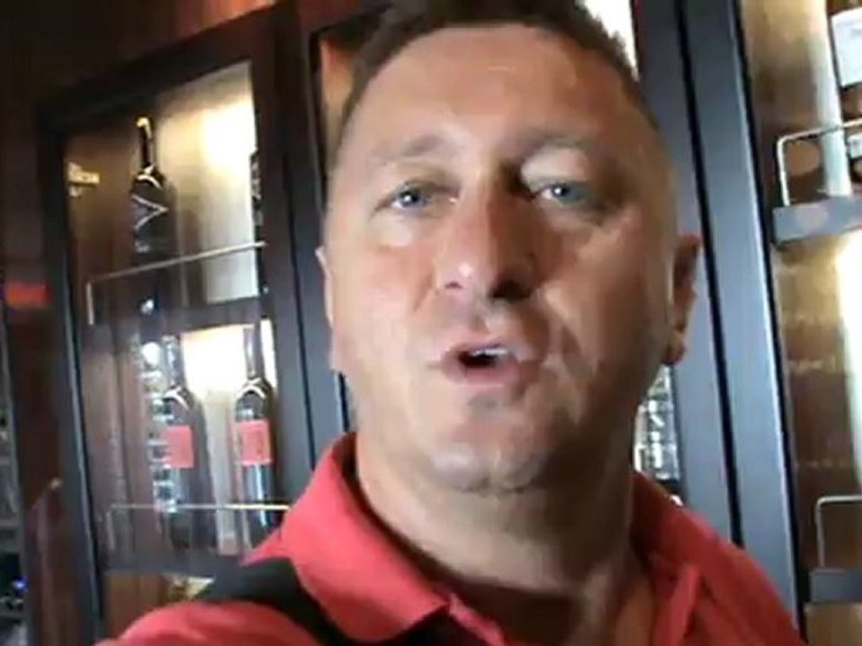 Mein Schiff 2 TUI Cruises die Fellas Hamburg Hafen Weinbar