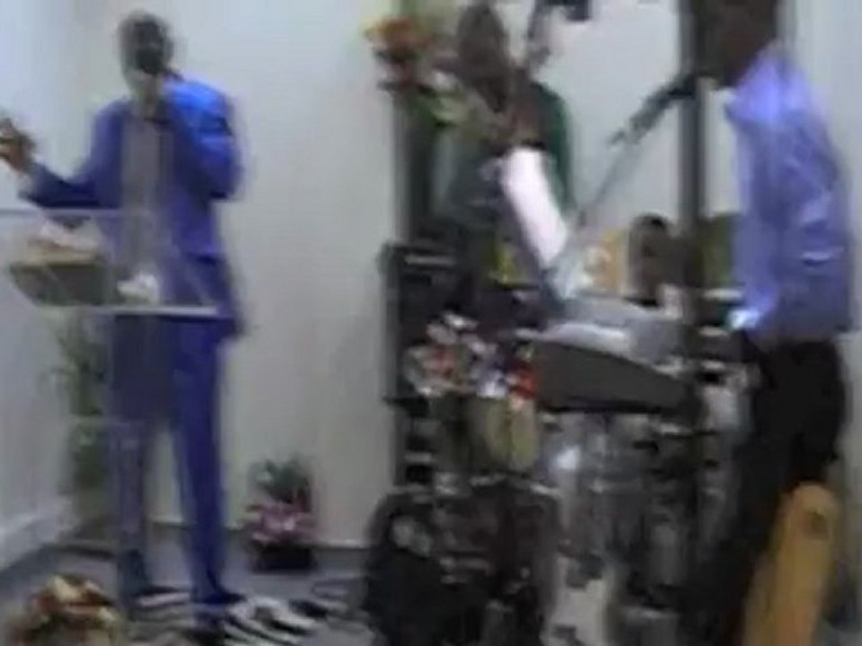 LAISSEZ LES FEMMES FAIRE L'OEUVRE DIEU