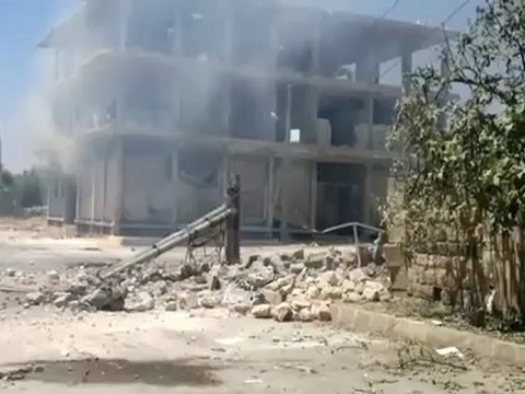Syria فري برس ‫ادلب كفرنبل المكان الذي سقطت فيح احدى القذائف من الطائرات المروحية والتي يشك انها قنابل عنقودية 8 8 2012