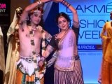 Bollywood Actresses TURN SHOWSTOPPER for Lakme Fashion Week 2012