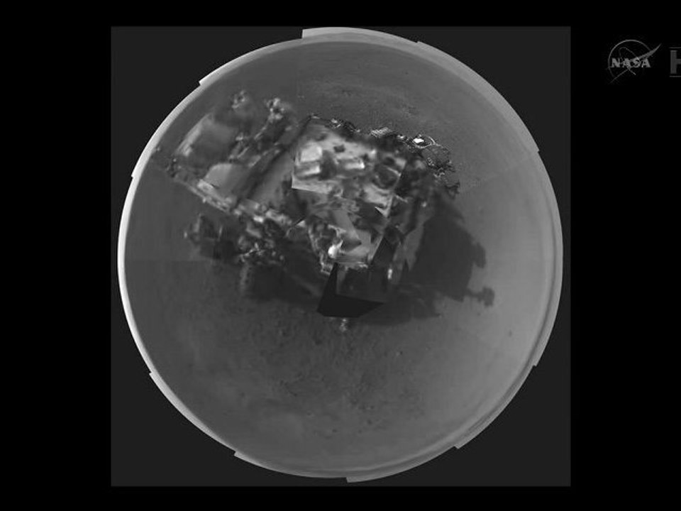[MSL] Mars Rover Curiosity Checks Out Her Surroundings