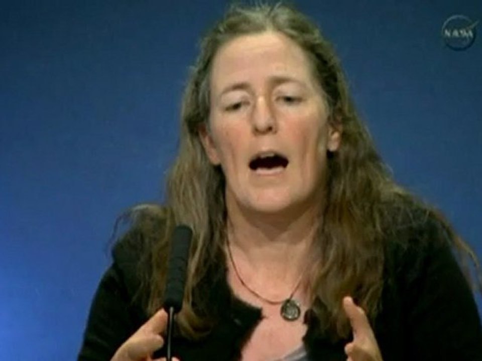 Mars surface: Curiosity rover beams back new colour photos