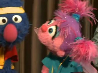 Elmo poses like Usain Bolt