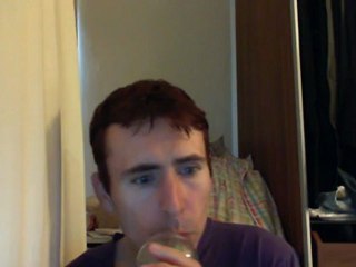 Wiwi égratigne "as i sit here" des Whispers