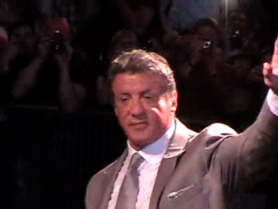 Avant première de Expendables 2 au Grand Rex : Départ de Sylvester Stallone