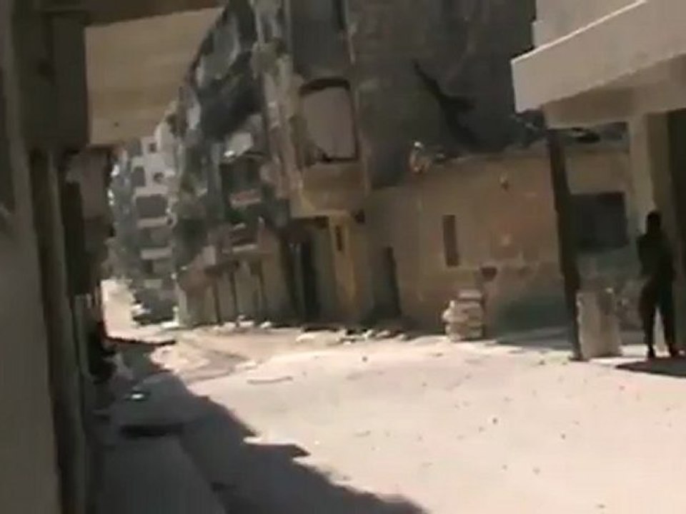 Syria فري برس  حلب صلاح الدين   جانب من اشتباكات لواء شهداء الاتارب بالحي قبل دحر عصابات الاسد 10 8 2012