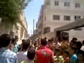 Syria فري برس حماة  المحتلة حي القصورجمعة سلحونا بمضادات الطائرات 2012-8-10