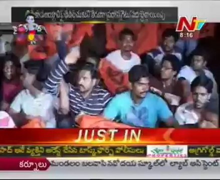 ABVP activists attacks on CM camp office on fee reimbursement issue - 01