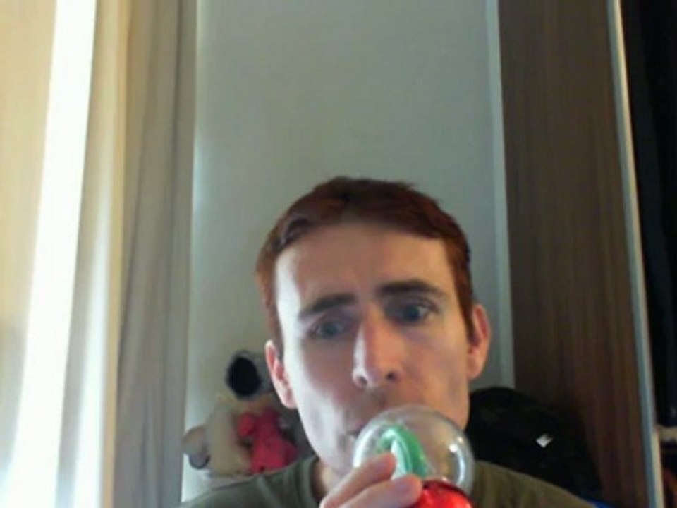 Wiwi égratigne "non ne pleure pas" de René Simard