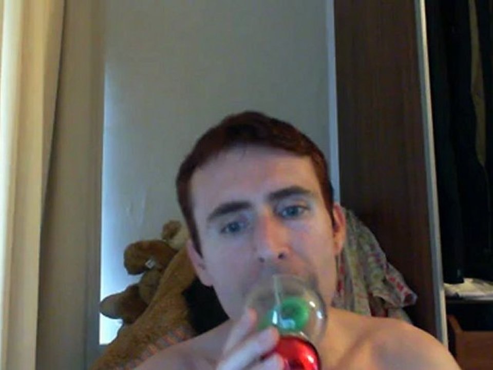 Wiwi égratigne "ça fait bizarre" de Sully Sefil