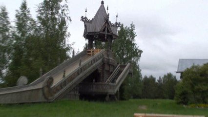 La Russie  :  Mandrogui, musée en plein air ...