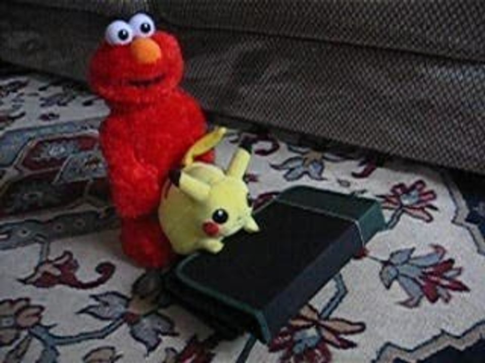 Elmo vs Pikachu