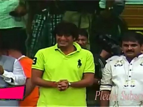 Chunky Pandey's Comic Dance Performance at Worli Dahi Handi