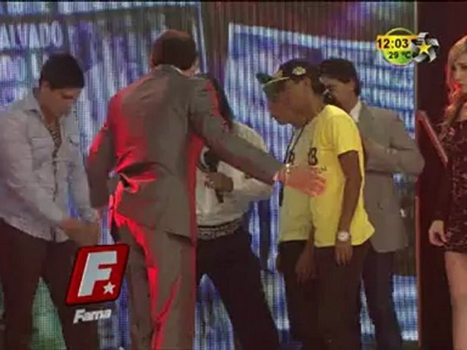 Desmayado Temo en Premios Fama