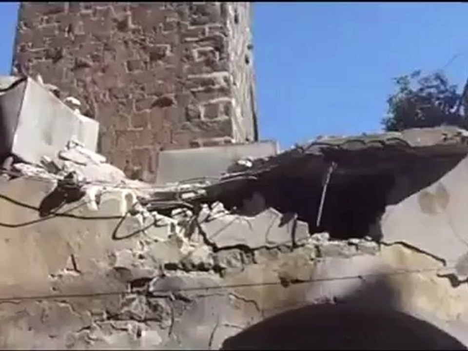 Syria فري برس حمص القديمة احد شباب سكان الحي يروي ماحصل  لمسجد ذي الكلاع الحمري كيف قصف بالهاون  12 8 2012