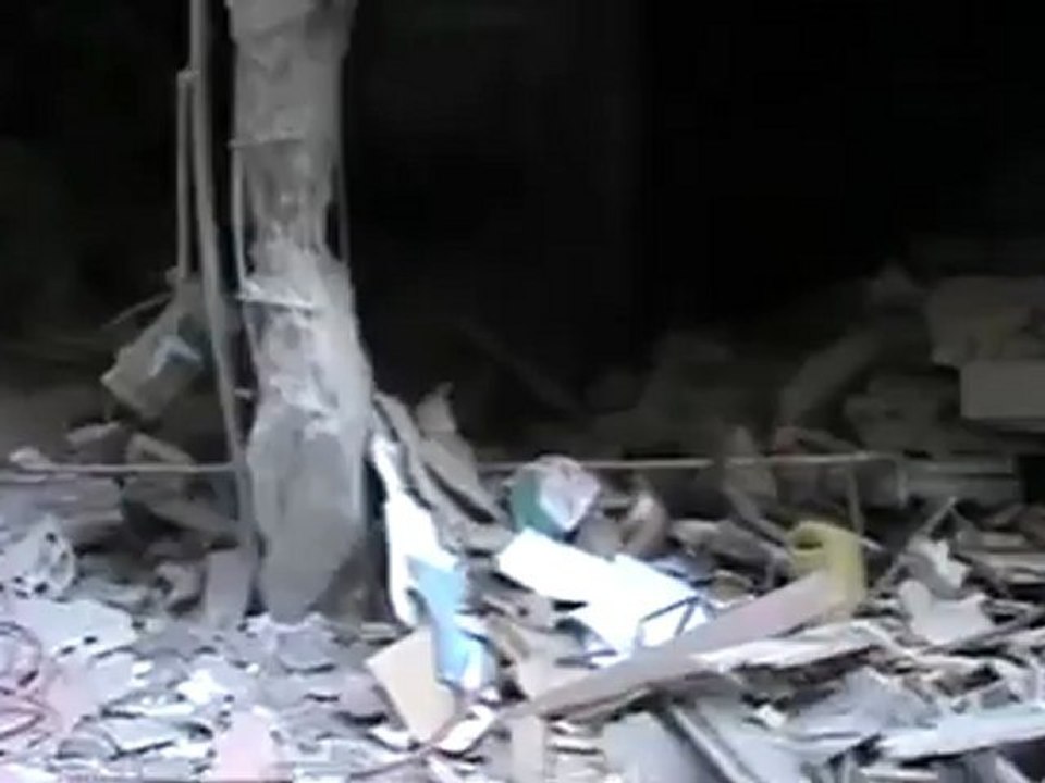 Syria فري برس حمص القديمة سقوط صاروخ ودمار هائل للمنازل والمحلات التجارية 12 8 2012 ج1