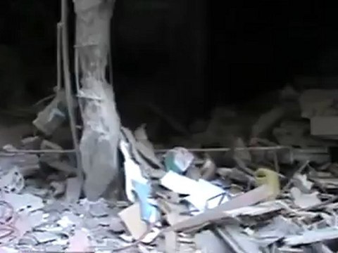 Syria فري برس حمص القديمة سقوط صاروخ ودمار هائل للمنازل والمحلات التجارية 12 8 2012 ج1