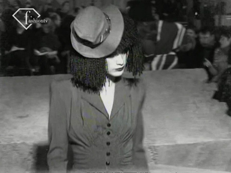 John Galliano Fall/Winter 1997/98 RTW Show 1 | FashionTV