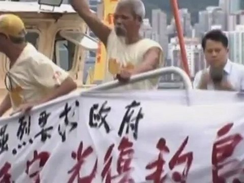 Activists sail for disputed islands