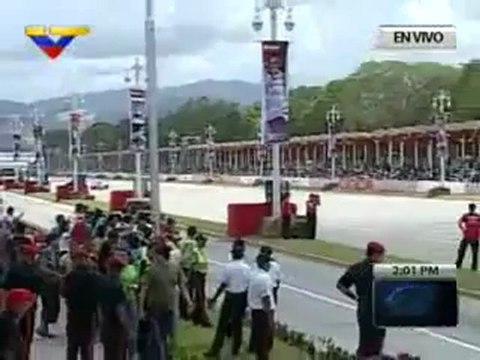 (VÍDEO) Maldonado y González cautivaron a fanáticos de la Fórmula 1 con exhibición en Los Próceres (1/3)