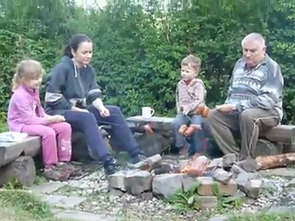 Opékání špekáčků
