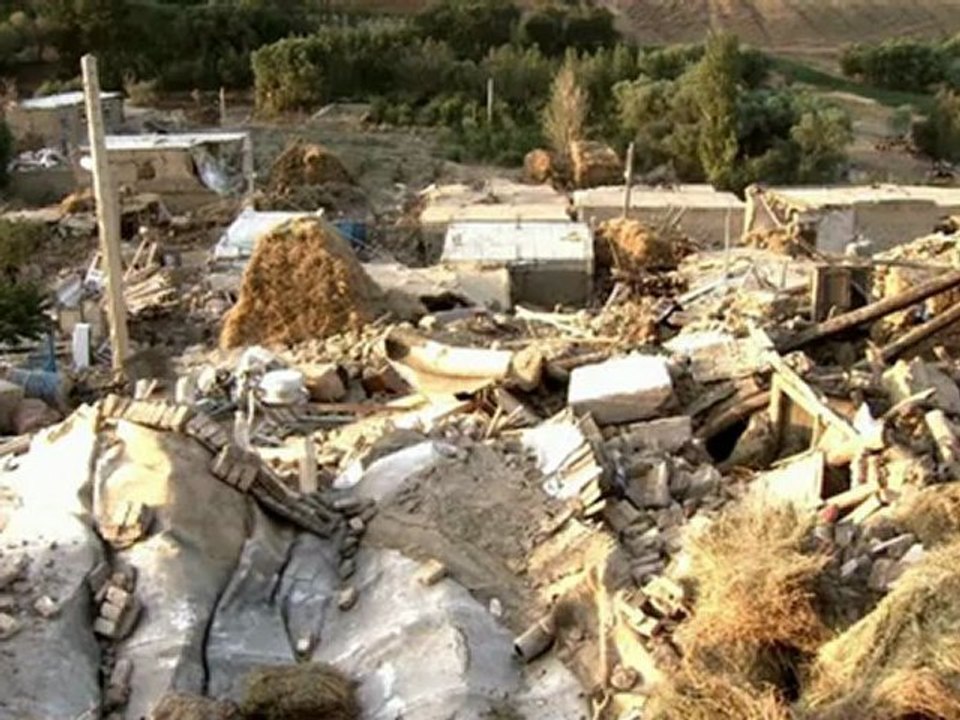 Devastating Iran twin earthquakes flatten village