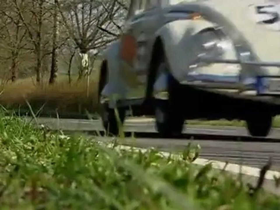 مثير للاهتمام: لقاء الأجيال بين سيارتي الخنفساء وأب من فولكس فاغن | عالم السرعة