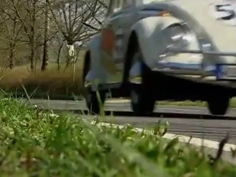 مثير للاهتمام: لقاء الأجيال بين سيارتي الخنفساء وأب من فولكس فاغن | عالم السرعة